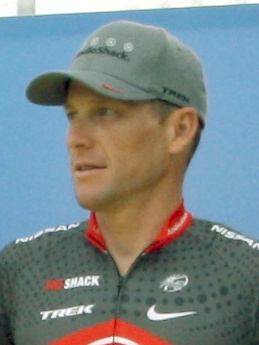 Lance_Armstrong_Tour_2010_team_presentation_(cropped)